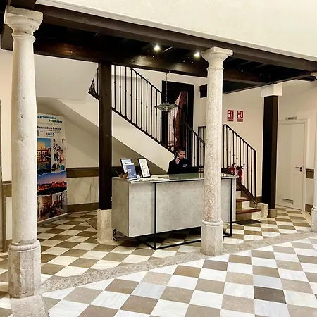 Apartament Puerta Elvira 3000 *